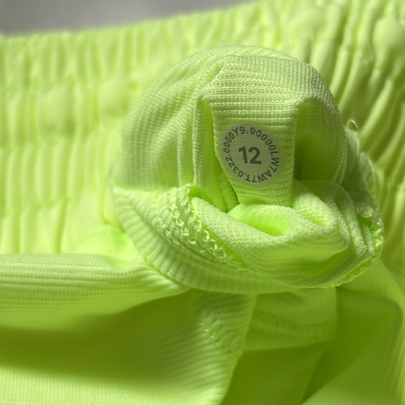 lululemon HOTTY HOT HR SHORTS 4” in FADED ZAP SZ 12 NWT - Picture 8 of 8